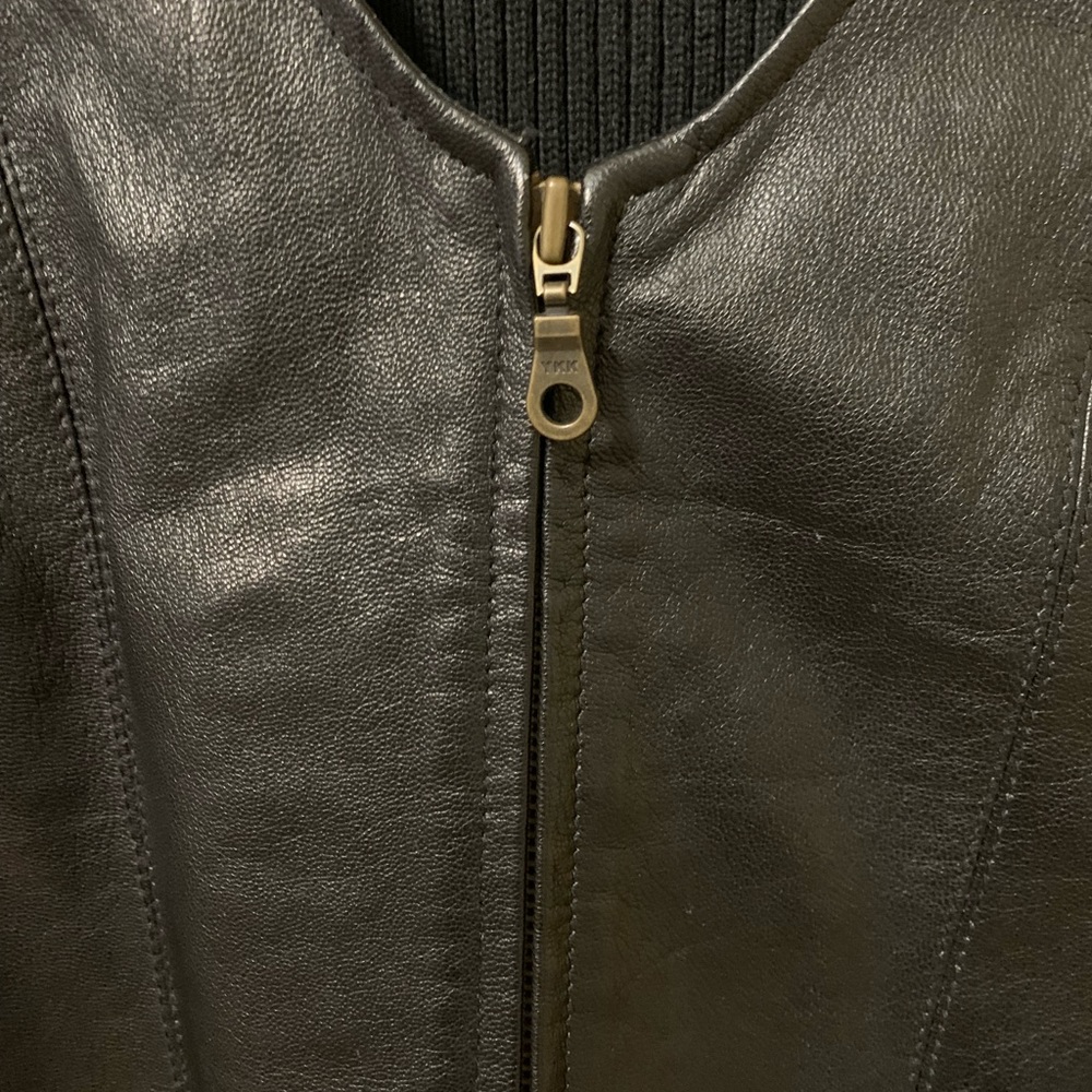 Genuine leather zip-up vest - Picture 2 of 4